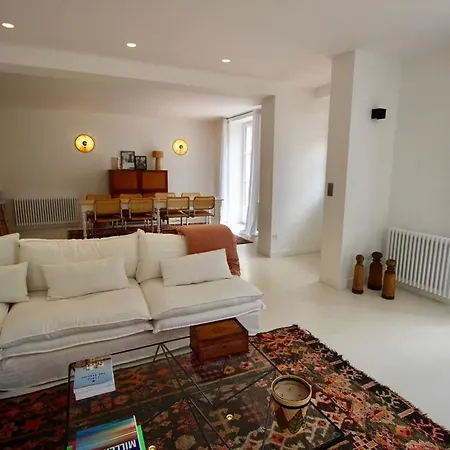 Villa Magnifique Avec Garage En Plein Centre De *