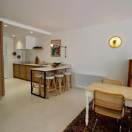 Villa Magnifique Avec Garage En Plein Centre De *