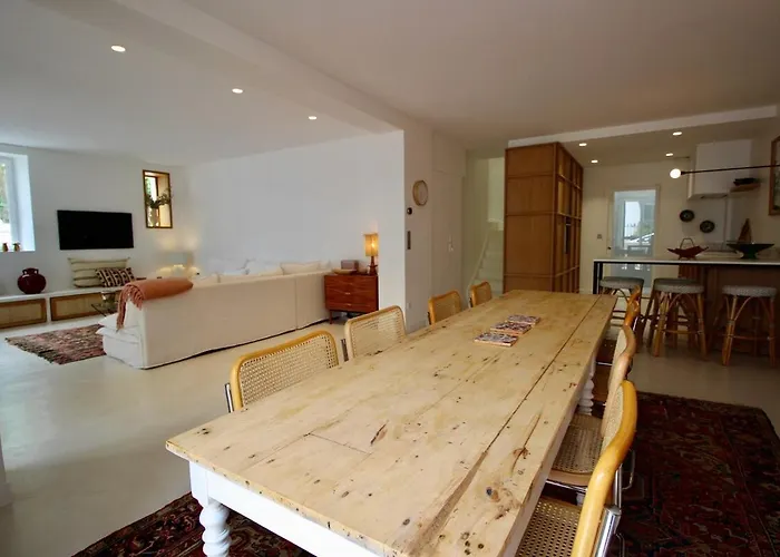 Villa Magnifique Avec Garage En Plein Centre De *