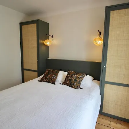 Magnifique Avec Garage En Plein Centre De