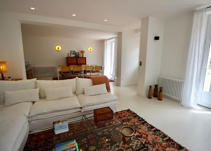 Villa Magnifique Avec Garage En Plein Centre De *