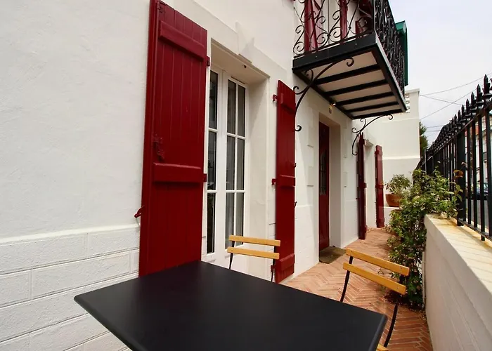 Magnifique Avec Garage En Plein Centre De Villa Biarriz