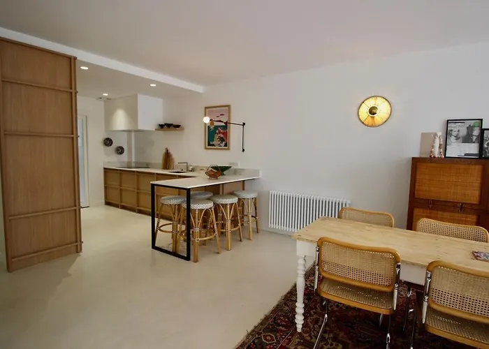 Villa Magnifique Avec Garage En Plein Centre De *