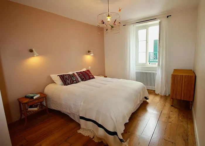 Magnifique Avec Garage En Plein Centre De Biarritz