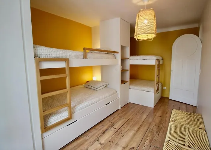 Magnifique Avec Garage En Plein Centre De